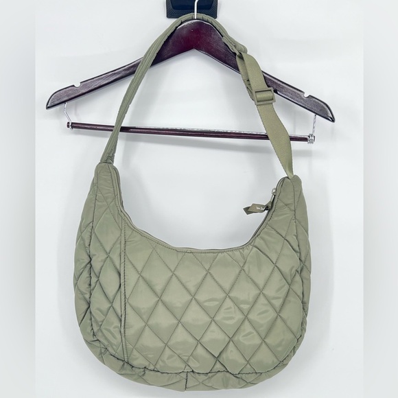 Vera Bradley Sage Green ultralight shoulder bag NWT w/ Minor Flaws Hobo Bag - Picture 3 of 10